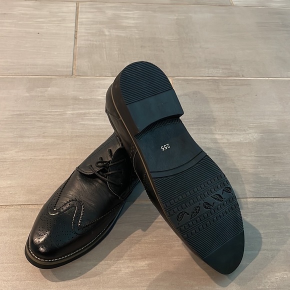 Dress wingtip shoes. Size 8. Black New very comfortable. - Picture 5 of 8